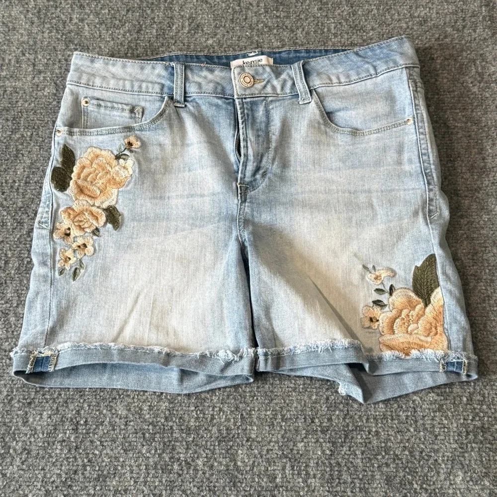 Kensie Jeans Floral Embroidered Denim Shorts Light Wash Raw Hem Size 6/28
